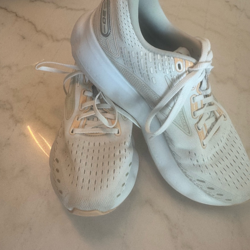 Brooks white/cream Running Shoes - Picture 2 of 8